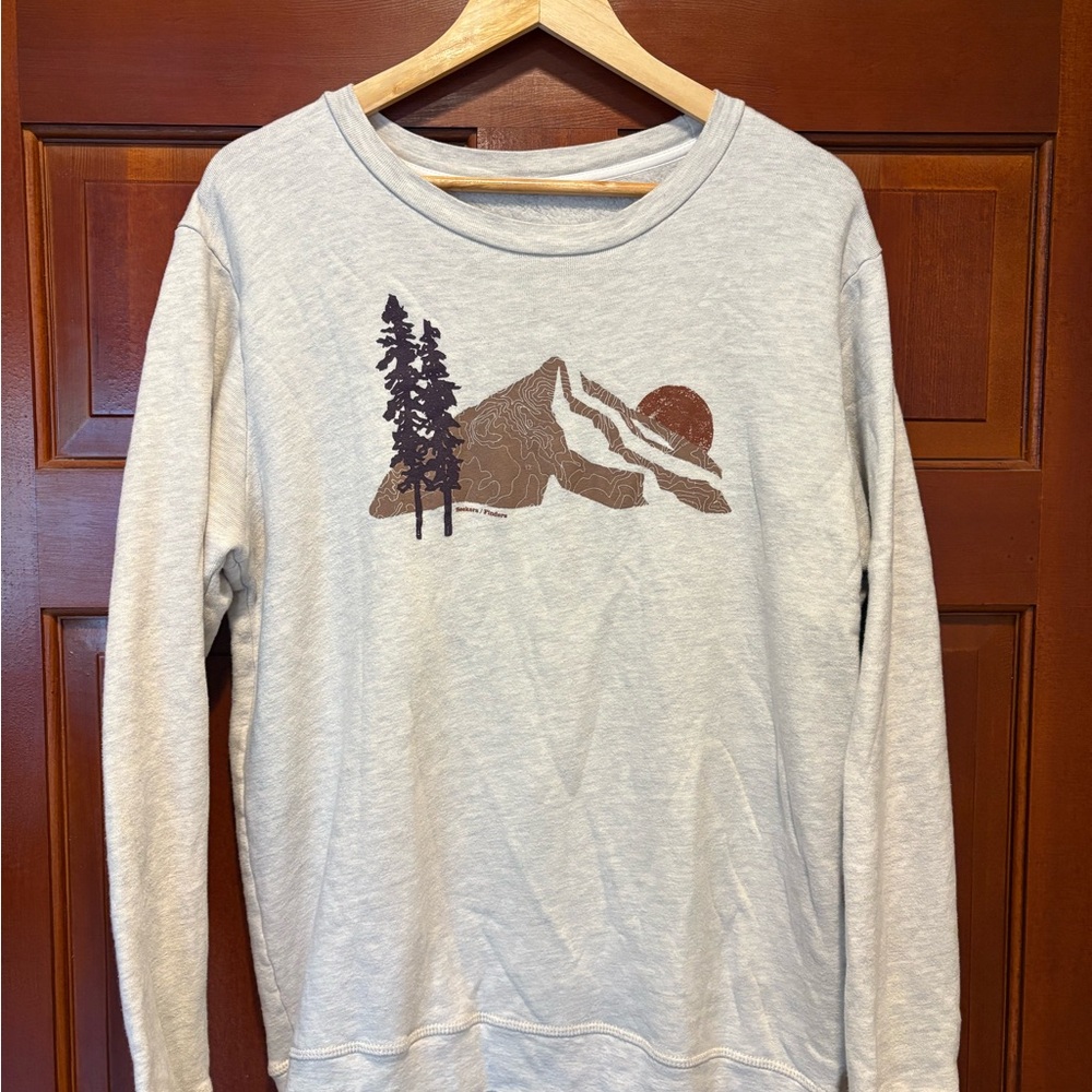 Mountain & Trees Graphic Sweatshirt – Size XL